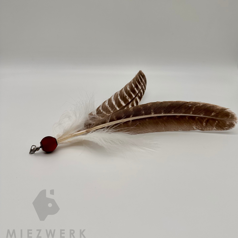 Feather swirl – cat fishing rod pendant with natural feathers