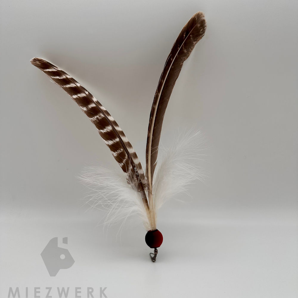 Feather swirl – cat fishing rod pendant with natural feathers