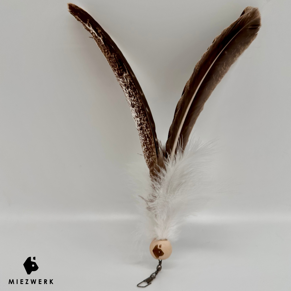 Feather swirl – cat fishing rod pendant with natural feathers