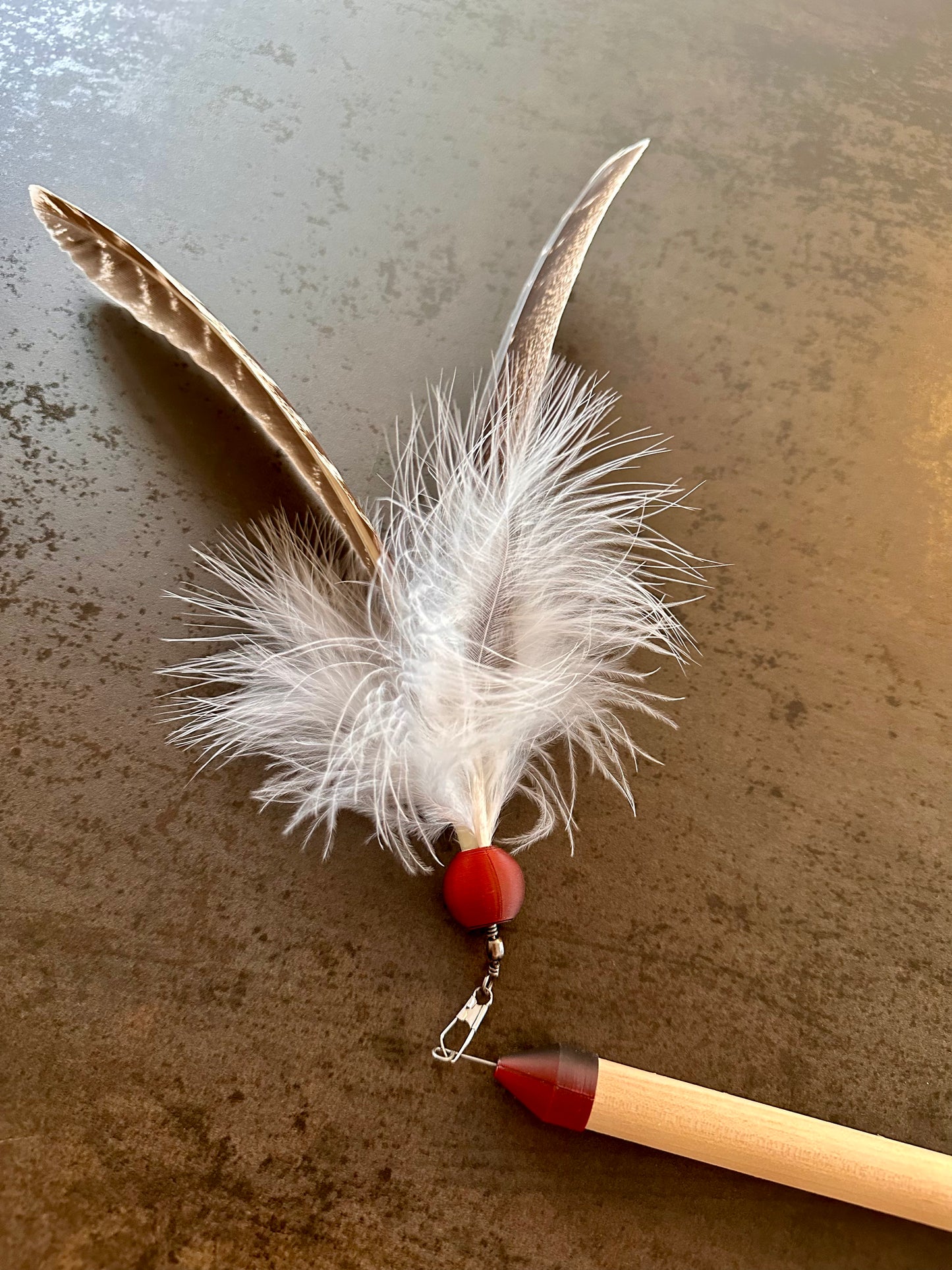 Feather swirl – cat fishing rod pendant with natural feathers