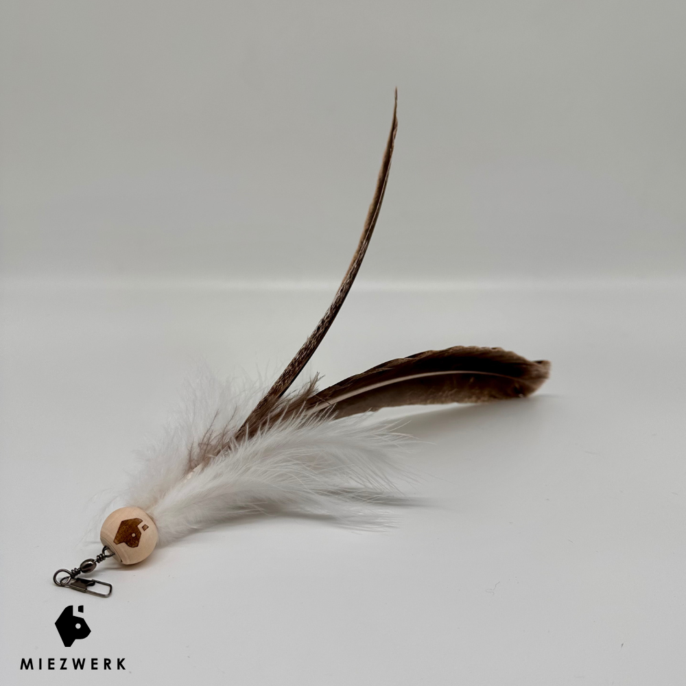 Feather swirl – cat fishing rod pendant with natural feathers